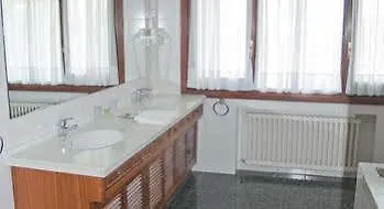 Arresi Guest House Arminza Hotel